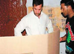 வாக்குசாவடிக்குள் into the machine during the election from Amethi Rahul's visi