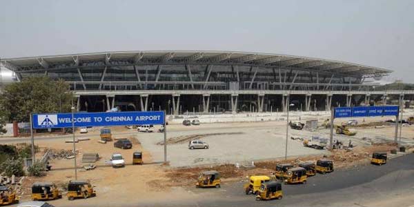 9 of the 13 th month of the incident at the airport in Chennai broken automatic door passenger flow alariyatittu