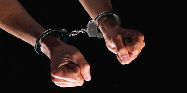 40 year old woman arrested for showing knief and moving with him in a wrong way 