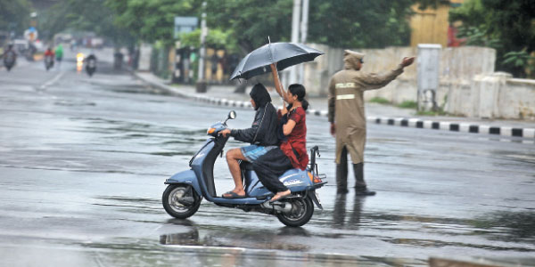 4 days of continuous rain at chennai  : people affected
